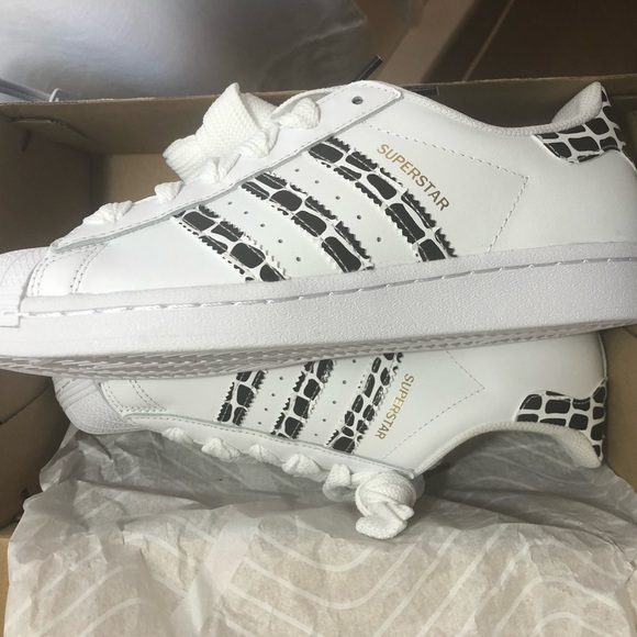 Adidas superstar women’s shoes. Black/white animal print - Picture 1 of 3